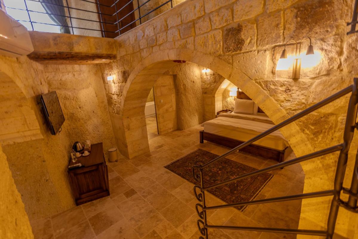 Seraphim Cave Suites & SPA