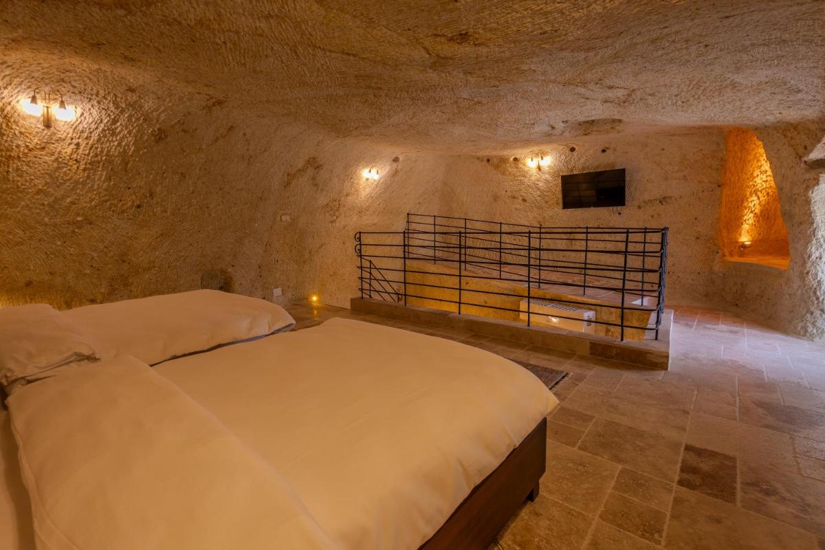 Seraphim Cave Suites & SPA