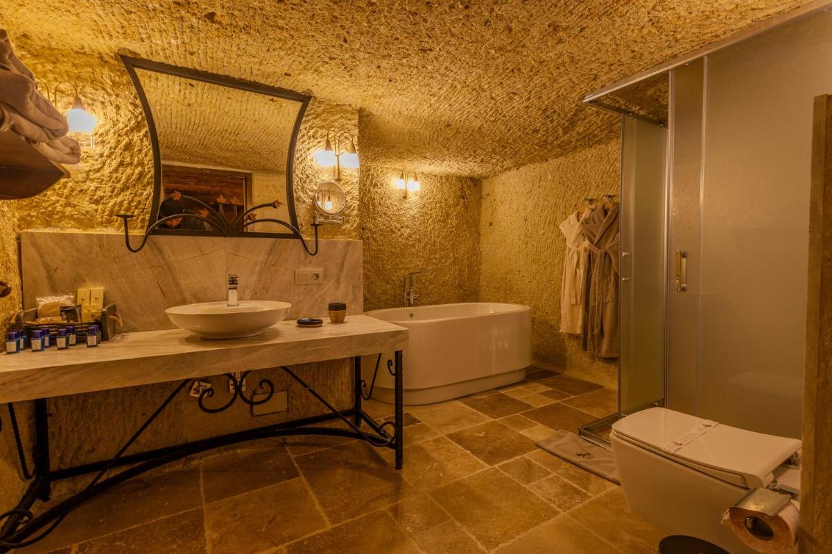 Seraphim Cave Suites & SPA