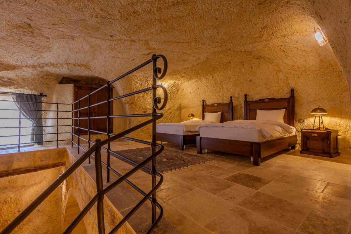 Seraphim Cave Suites & SPA