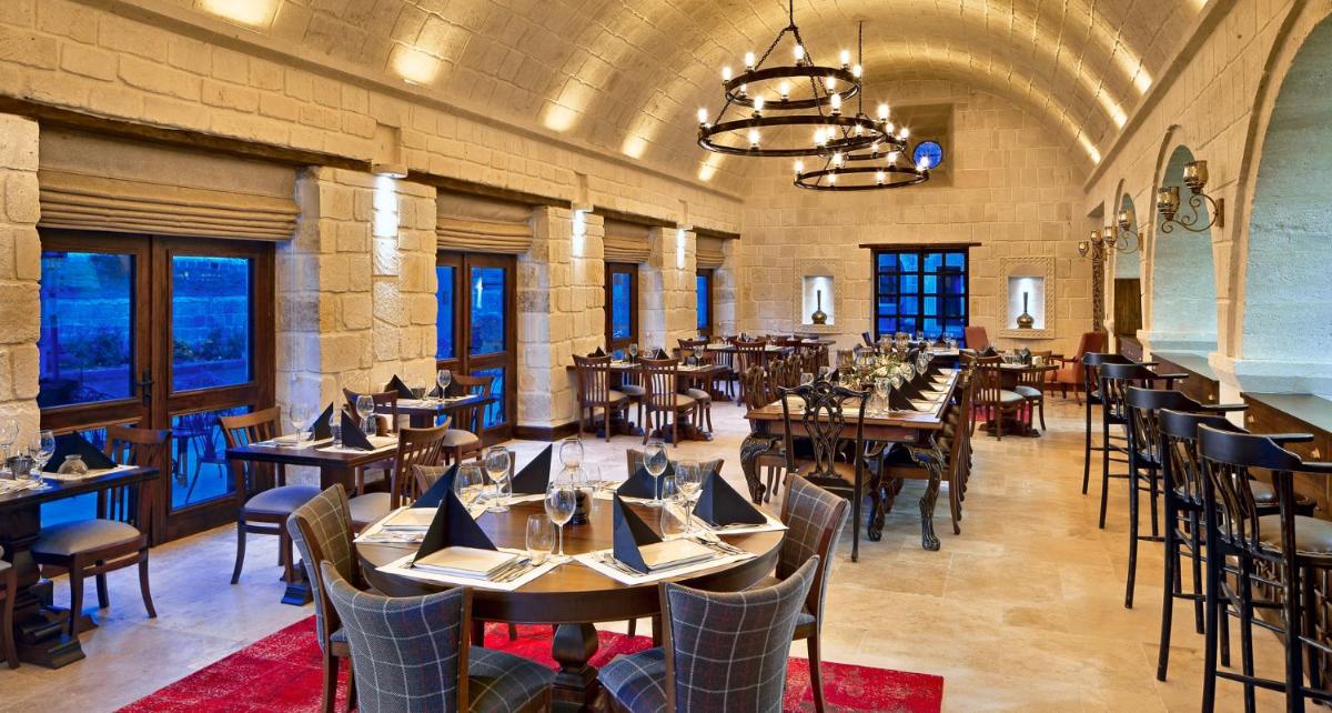 Seraphim Cave Suites & SPA