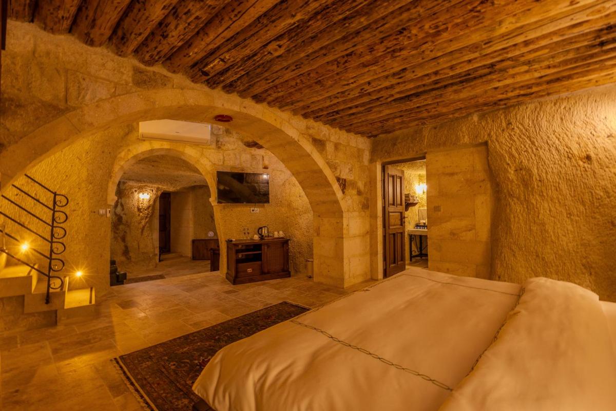 Seraphim Cave Suites & SPA