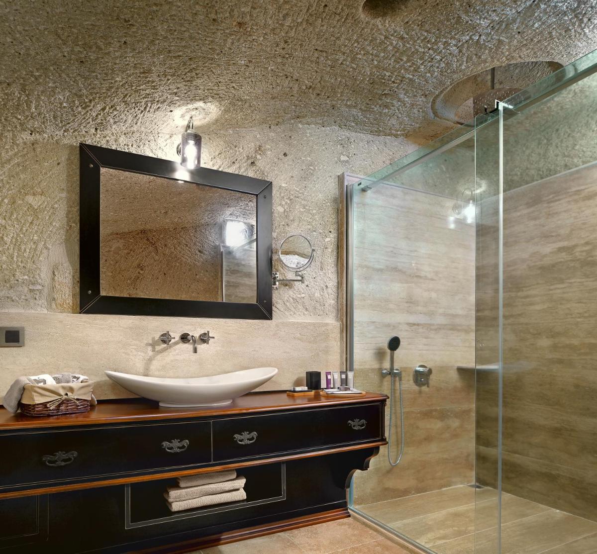 Seraphim Cave Suites & SPA