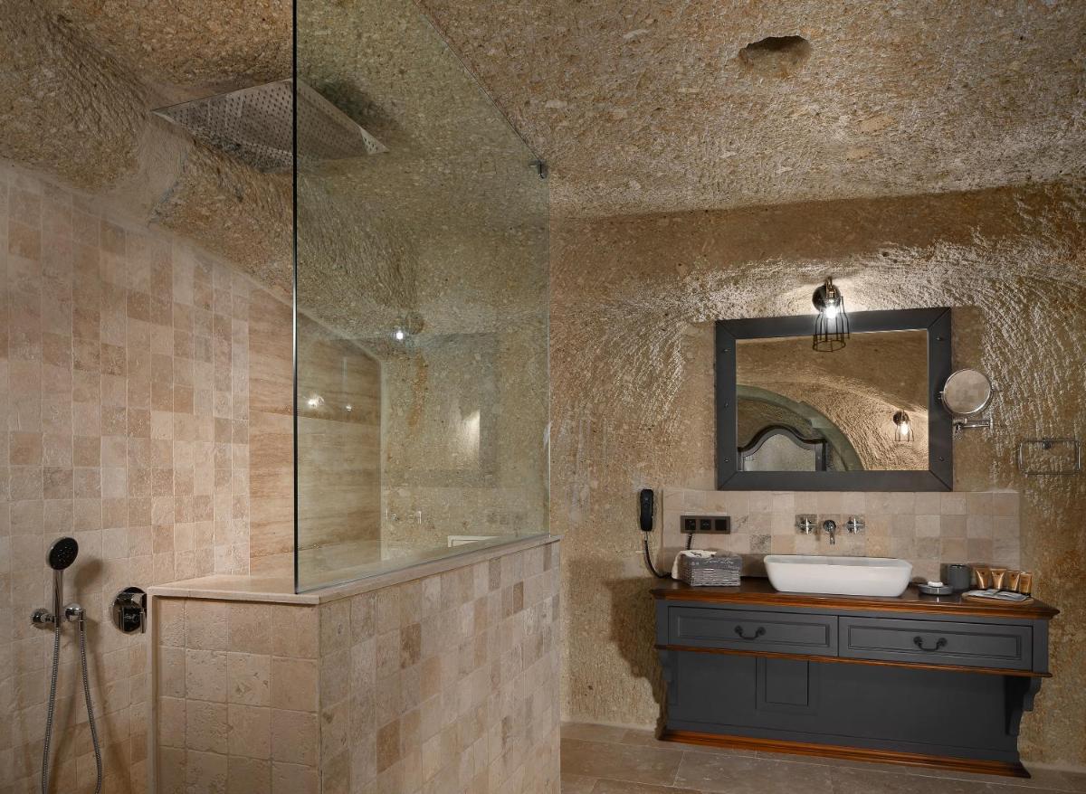 Seraphim Cave Suites & SPA