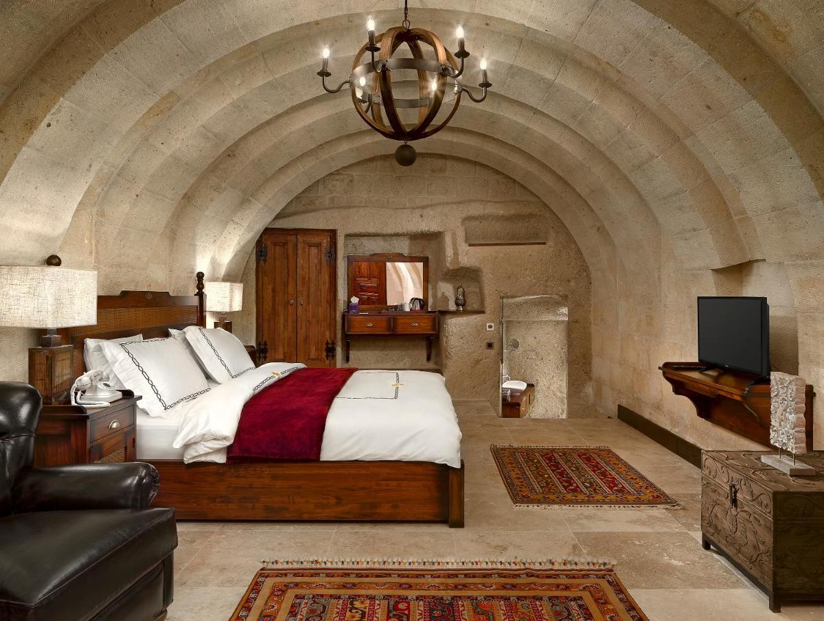 Seraphim Cave Suites & SPA