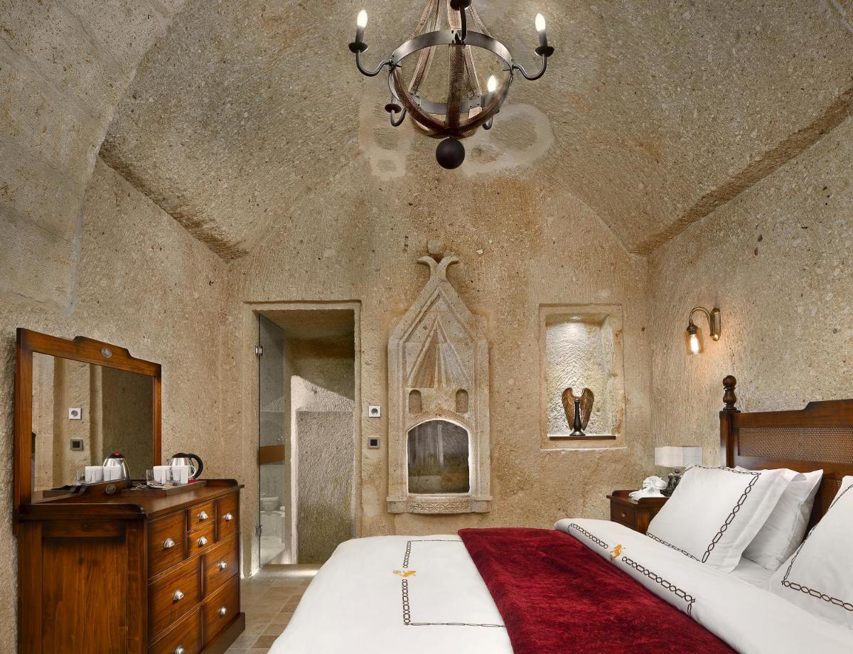 Seraphim Cave Suites & SPA