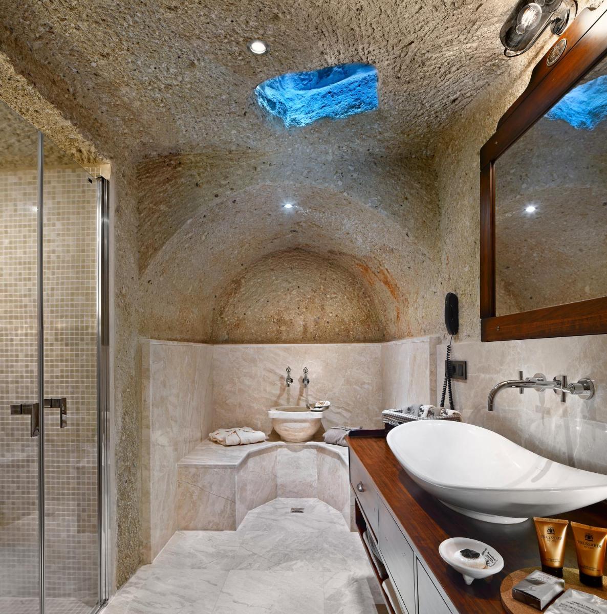 Seraphim Cave Suites & SPA