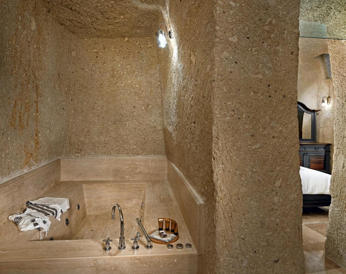 Seraphim Cave Suites & SPA