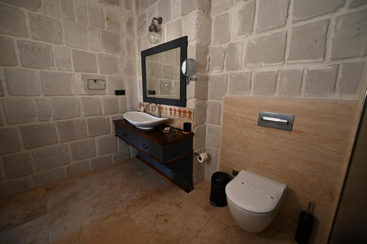 Seraphim Cave Suites & SPA