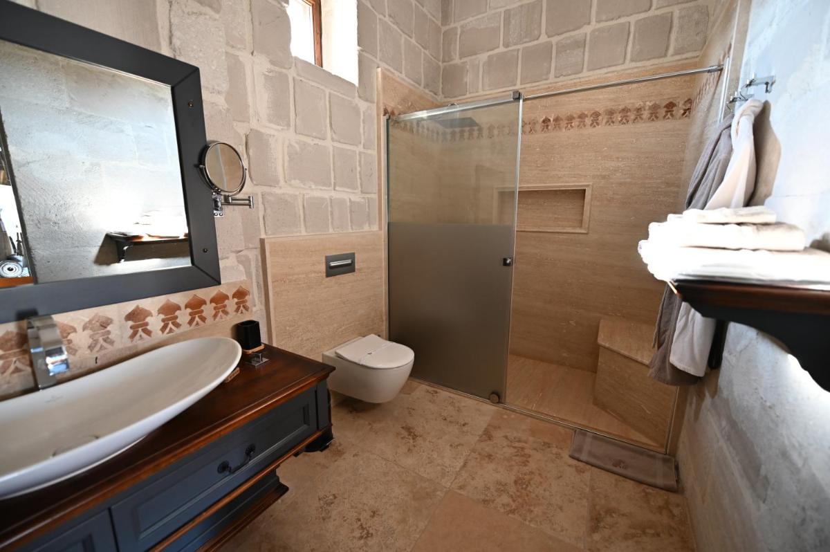 Seraphim Cave Suites & SPA