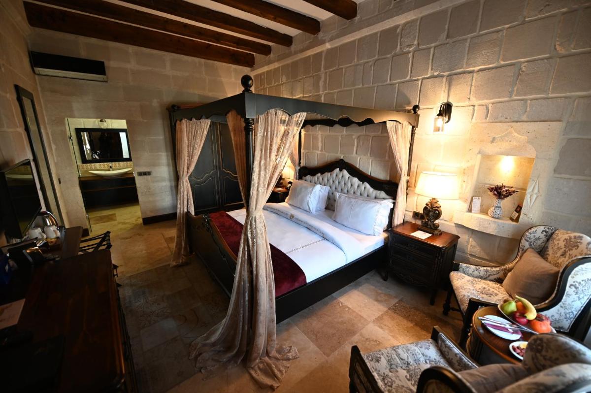 Seraphim Cave Suites & SPA