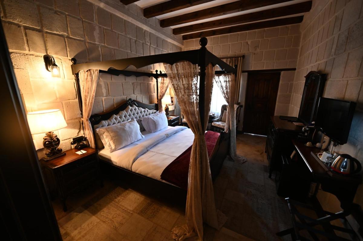 Seraphim Cave Suites & SPA