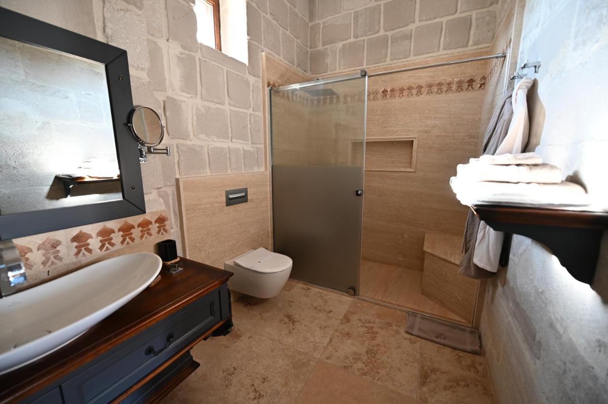 Seraphim Cave Suites & SPA