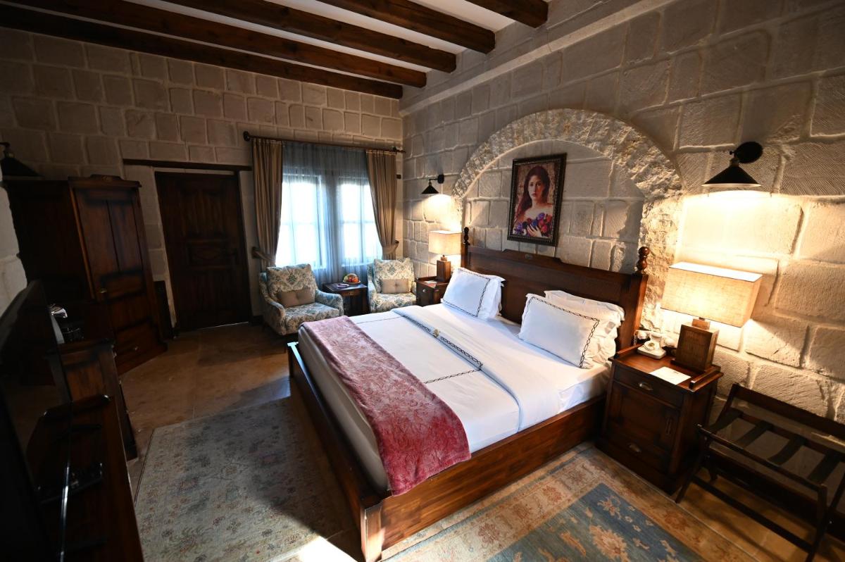 Seraphim Cave Suites & SPA