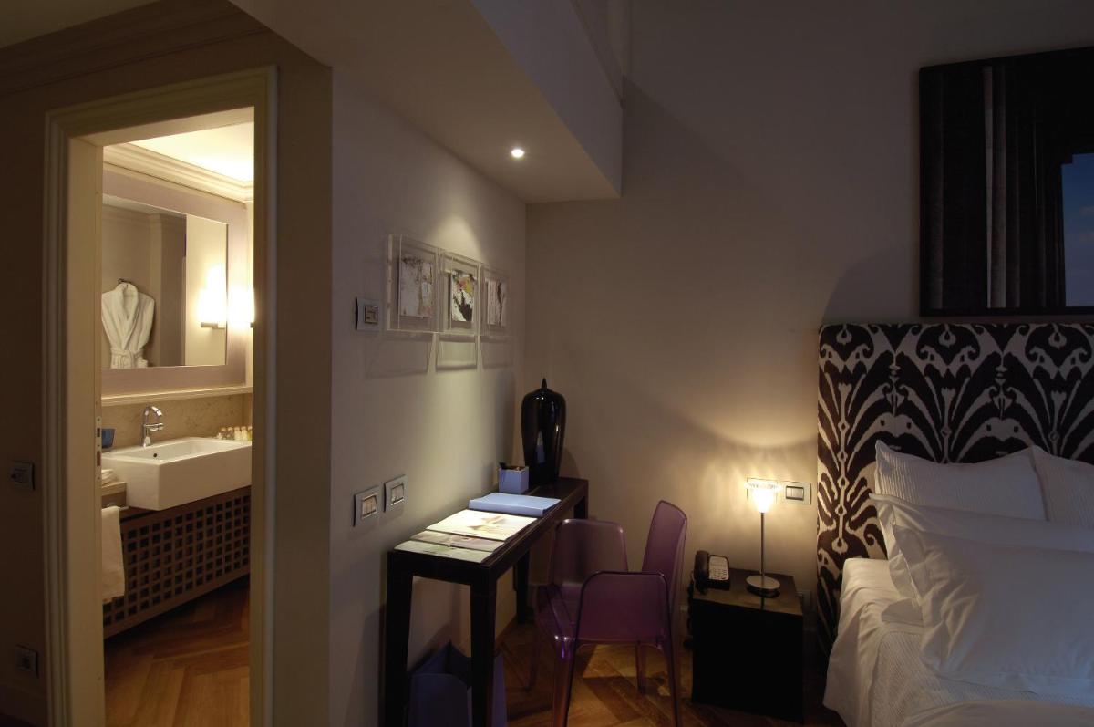 Seven Stars Galleria