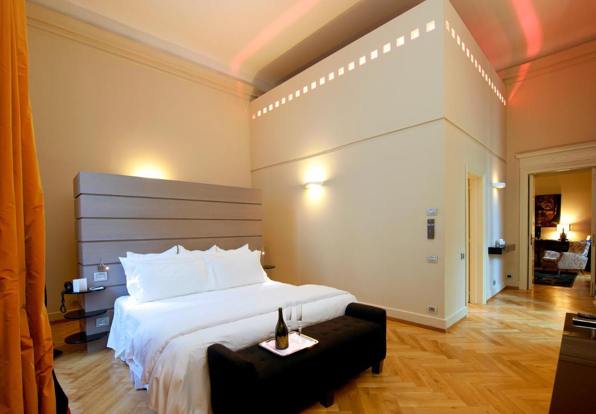 Seven Stars Galleria