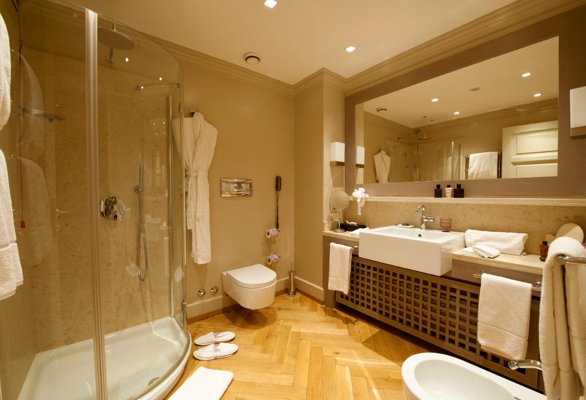 Seven Stars Galleria