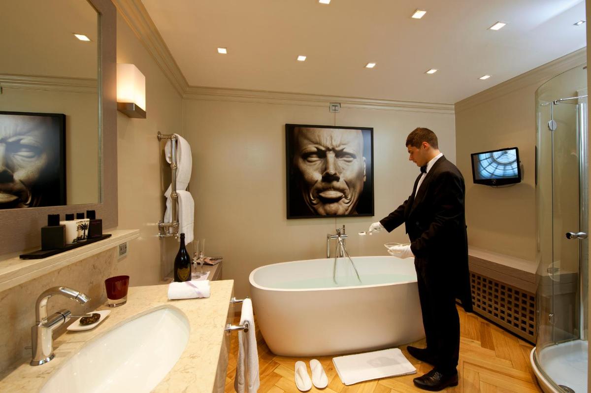 Seven Stars Galleria