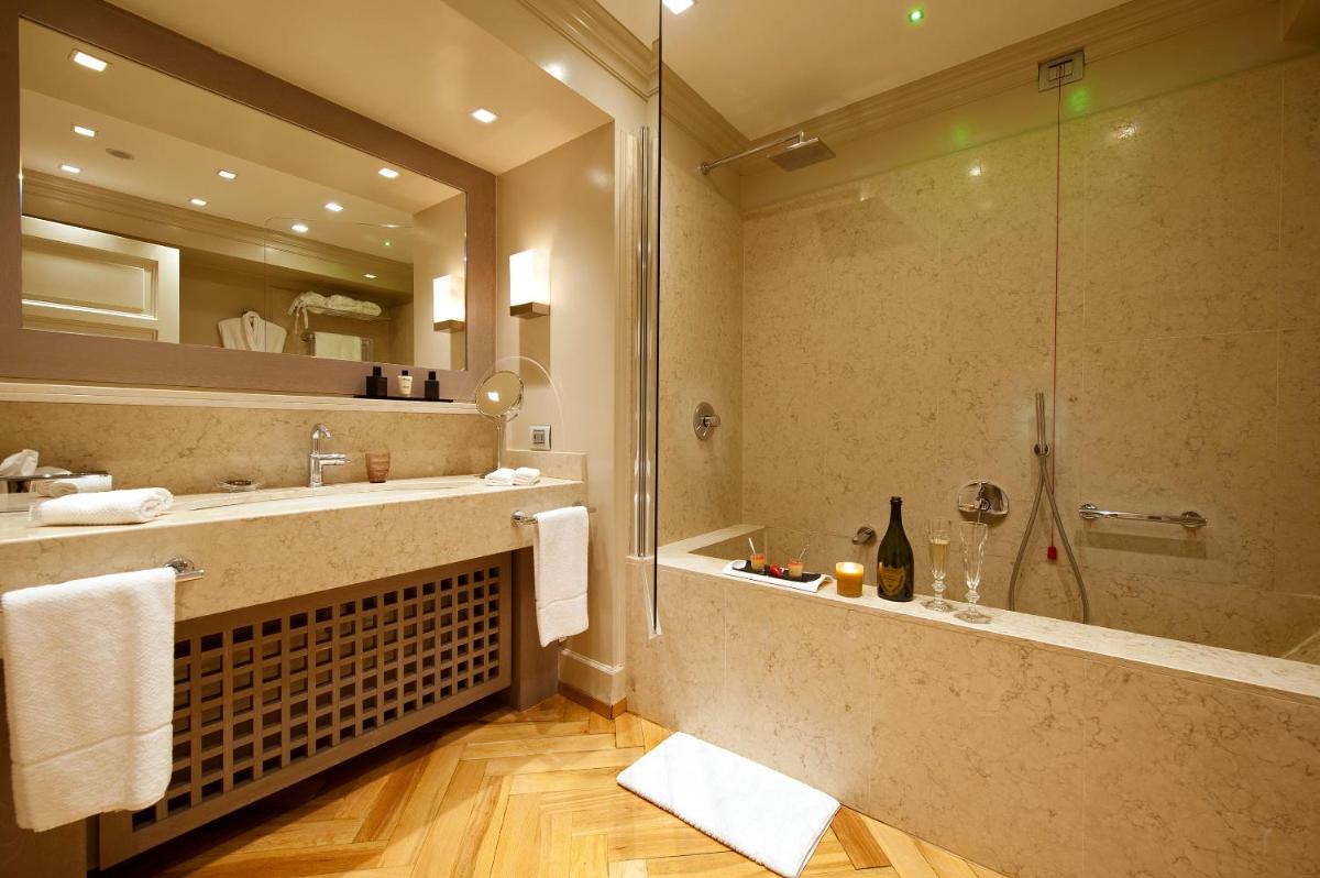 Seven Stars Galleria