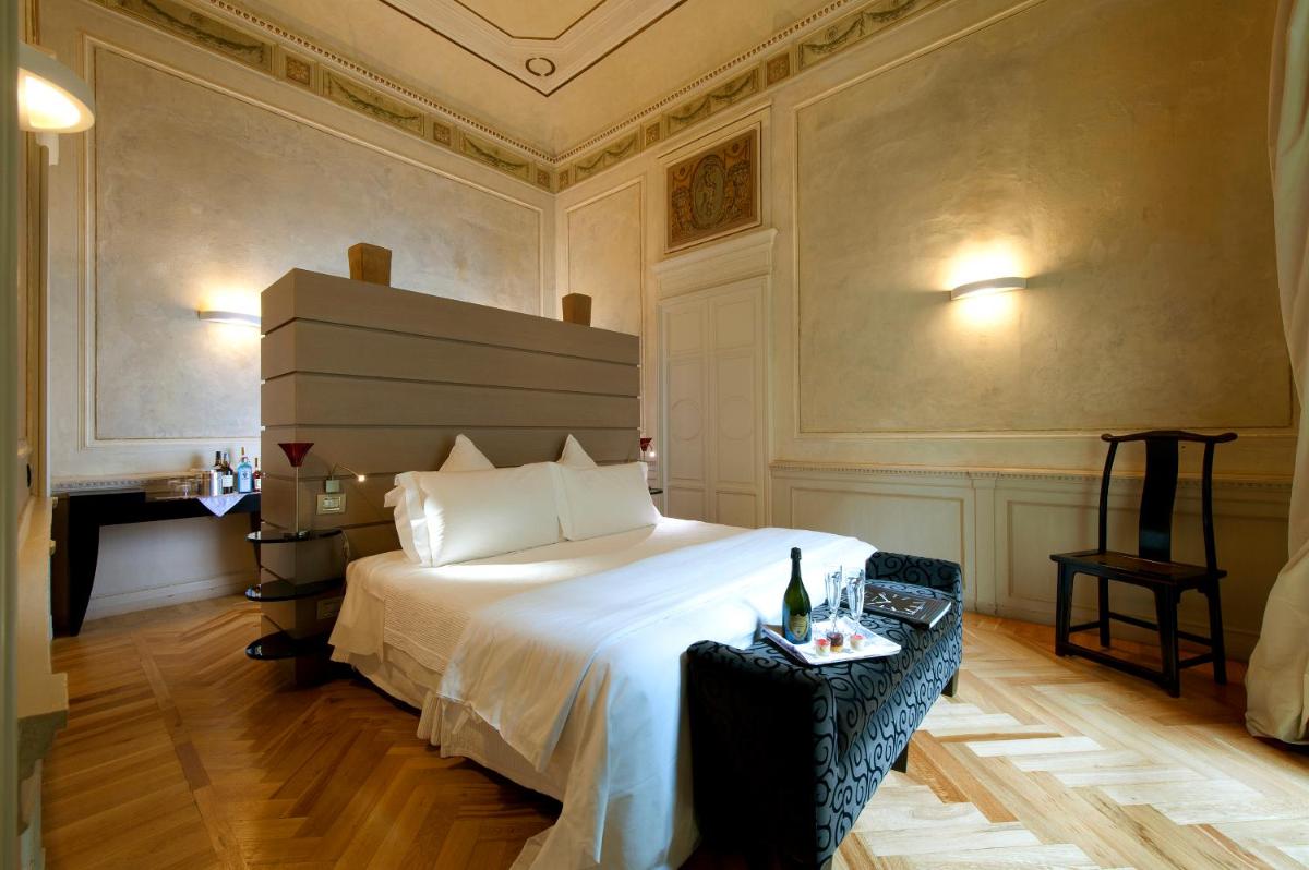 Seven Stars Galleria