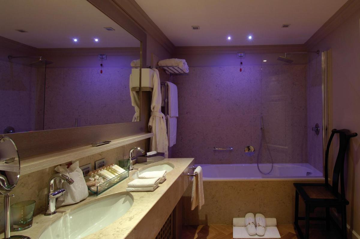 Seven Stars Galleria