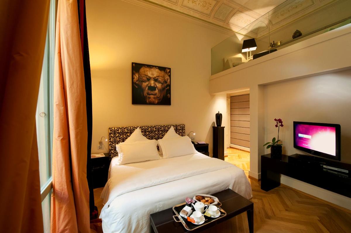 Seven Stars Galleria