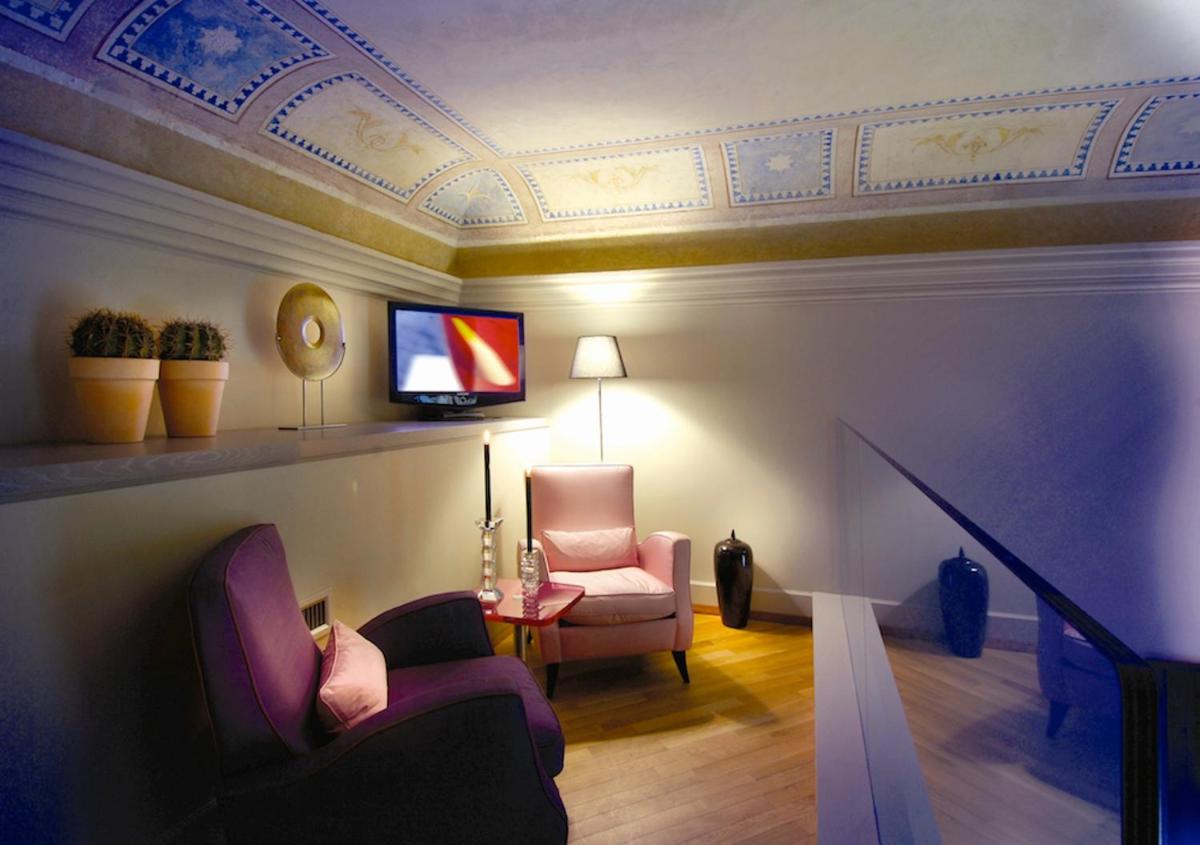 Seven Stars Galleria