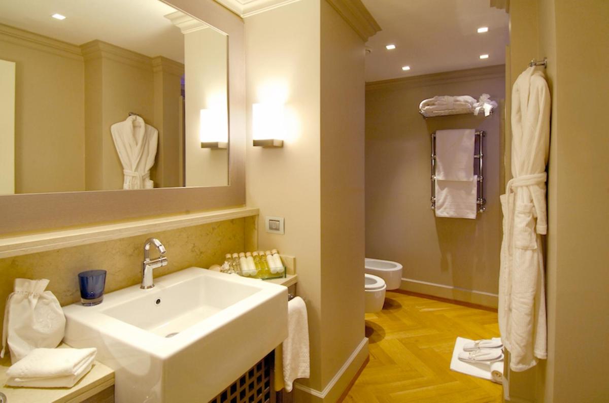 Seven Stars Galleria