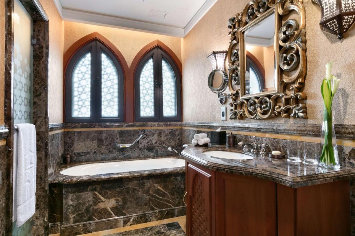 Shangri-La Qaryat Al Beri, Abu Dhabi