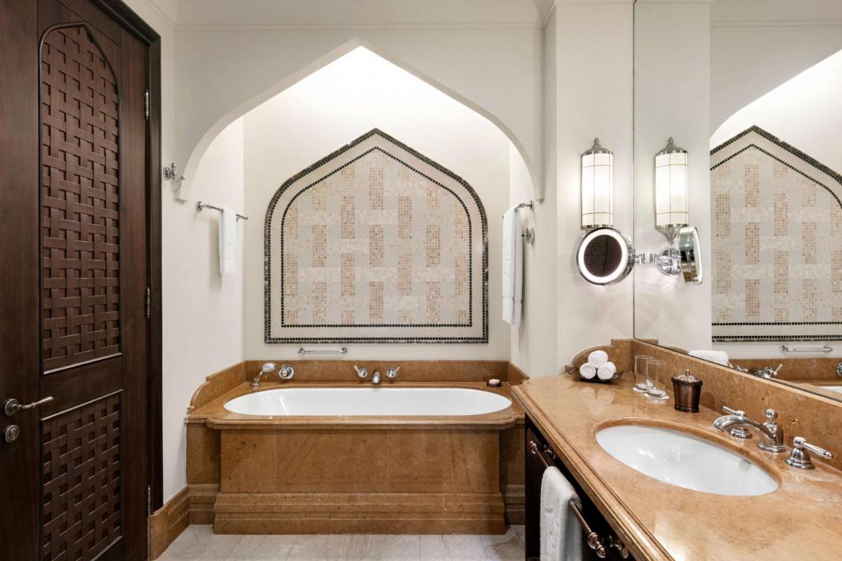 Shangri-La Qaryat Al Beri, Abu Dhabi
