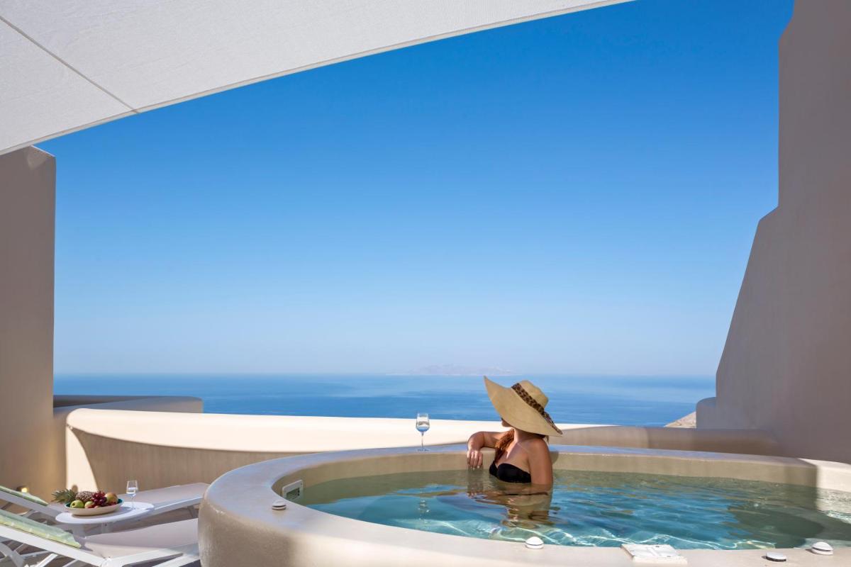 Skyfall Suites - Adults Only