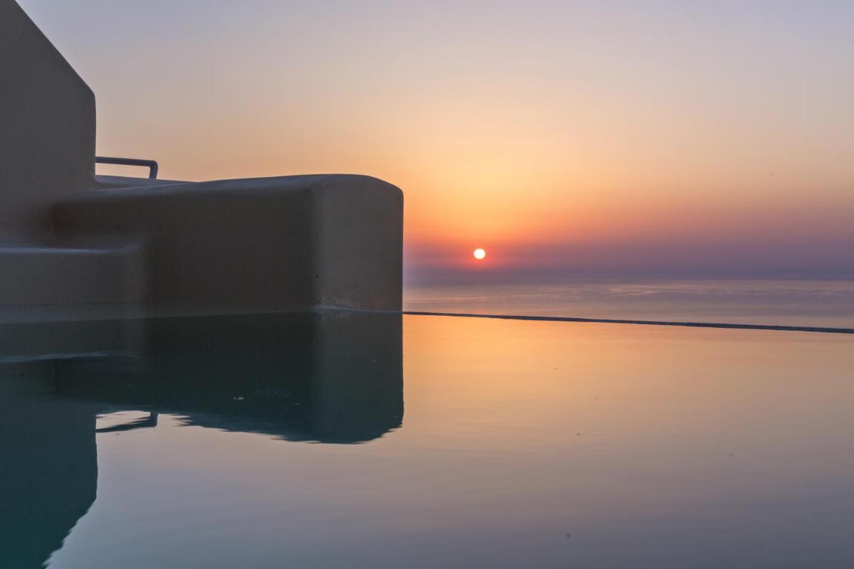 Skyfall Suites - Adults Only