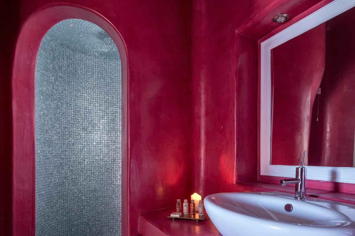 Skyfall Suites - Adults Only