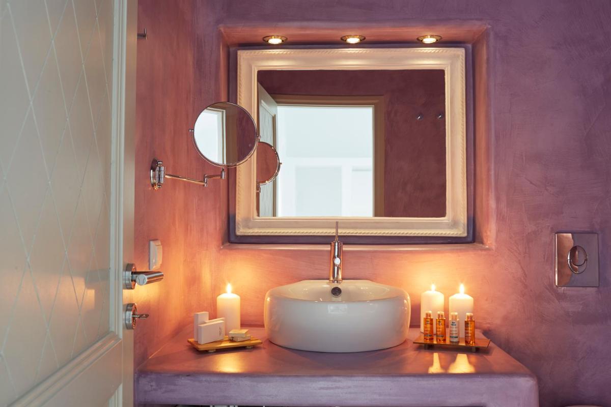 Skyfall Suites - Adults Only