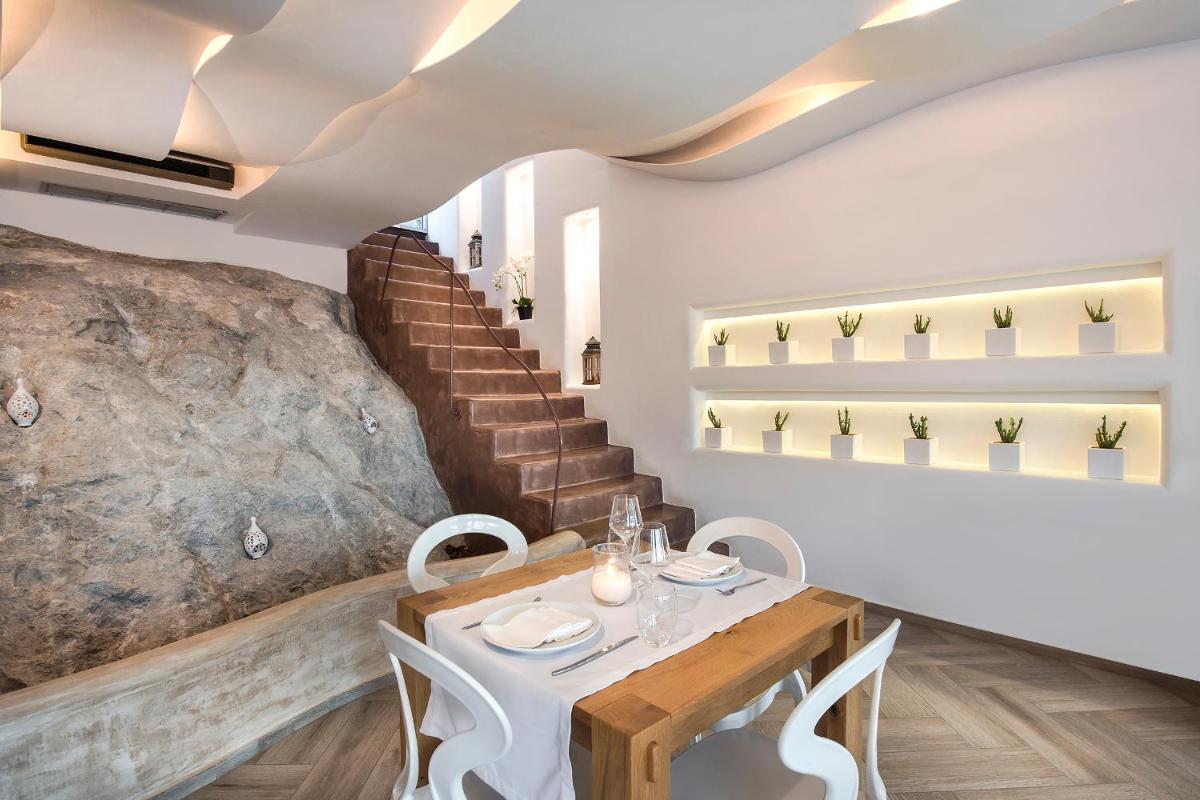 Skyfall Suites - Adults Only