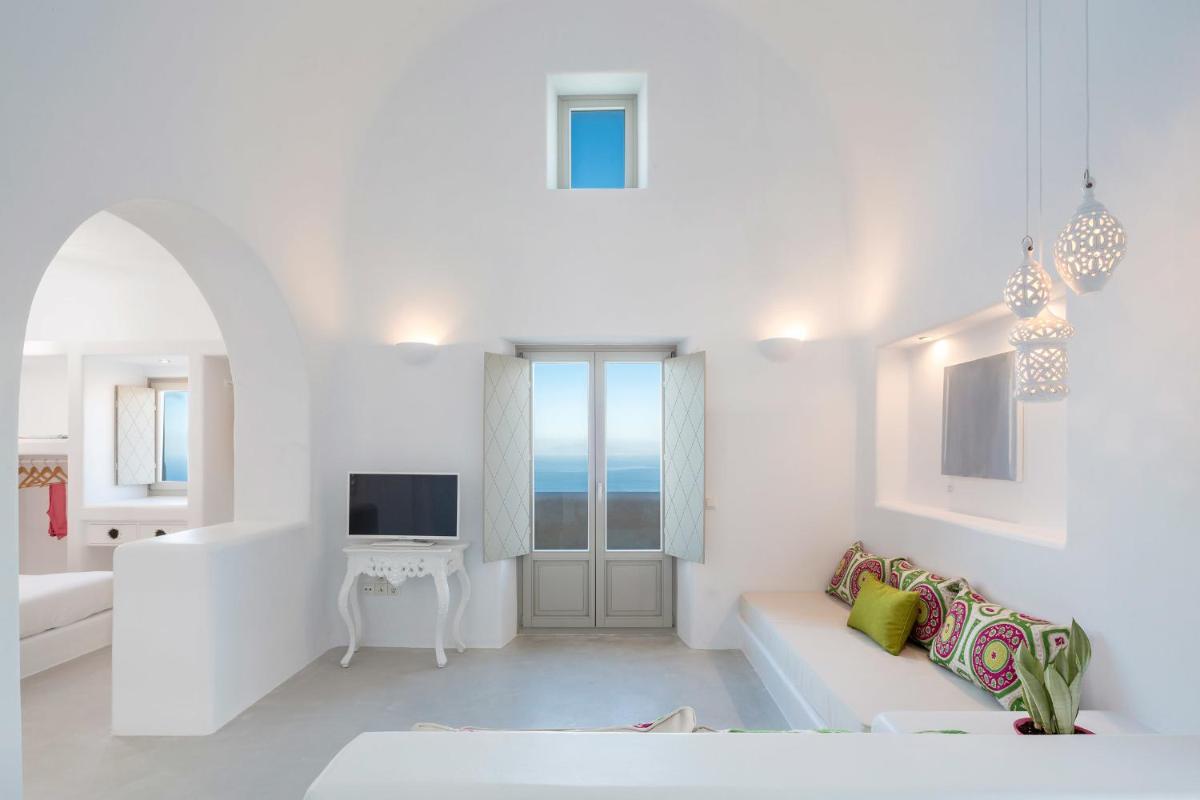 Skyfall Suites - Adults Only