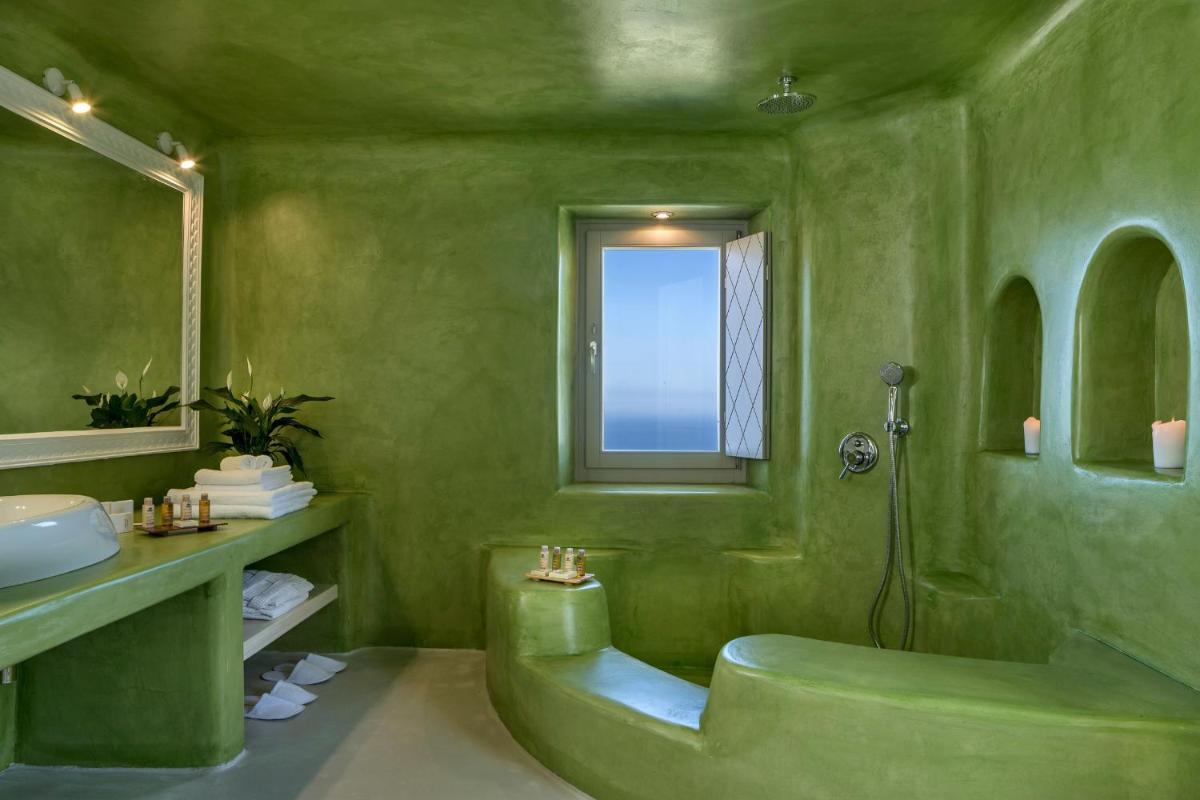 Skyfall Suites - Adults Only
