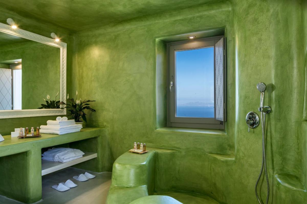 Skyfall Suites - Adults Only