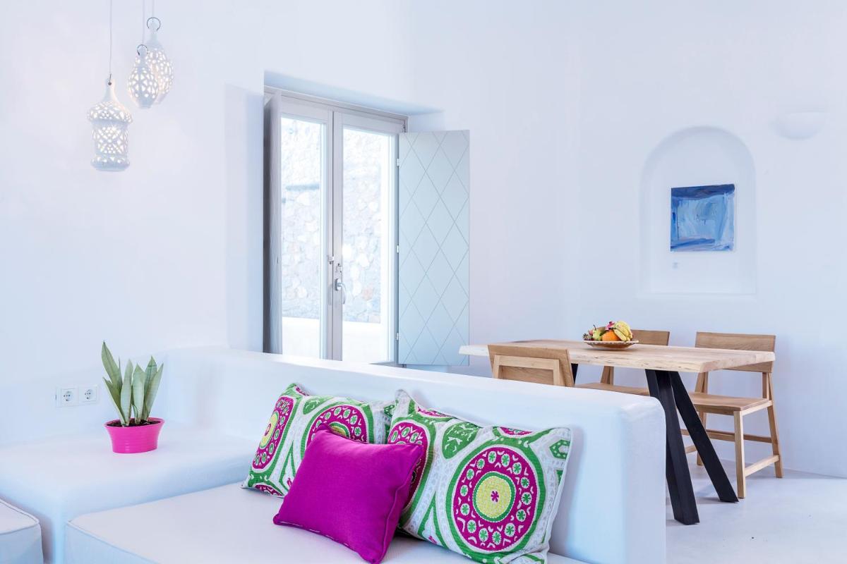 Skyfall Suites - Adults Only