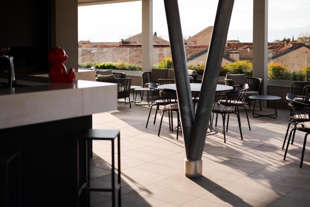 Solho Hotel