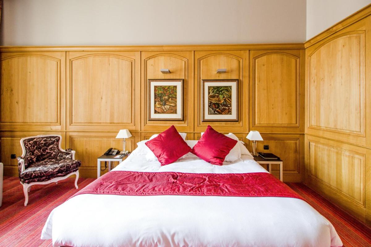 Hôtel de Bourgtheroulde, Autograph Collection