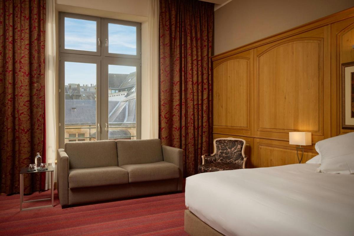 Hôtel de Bourgtheroulde, Autograph Collection