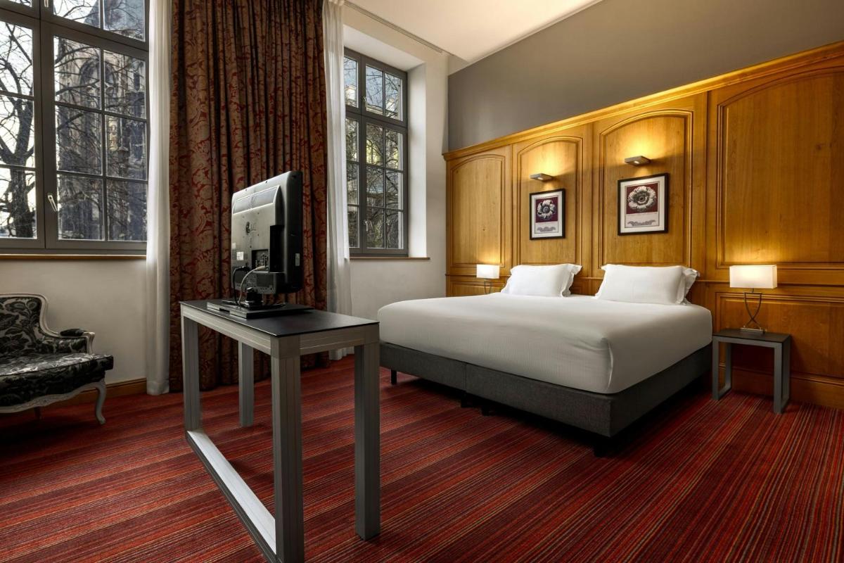 Hôtel de Bourgtheroulde, Autograph Collection