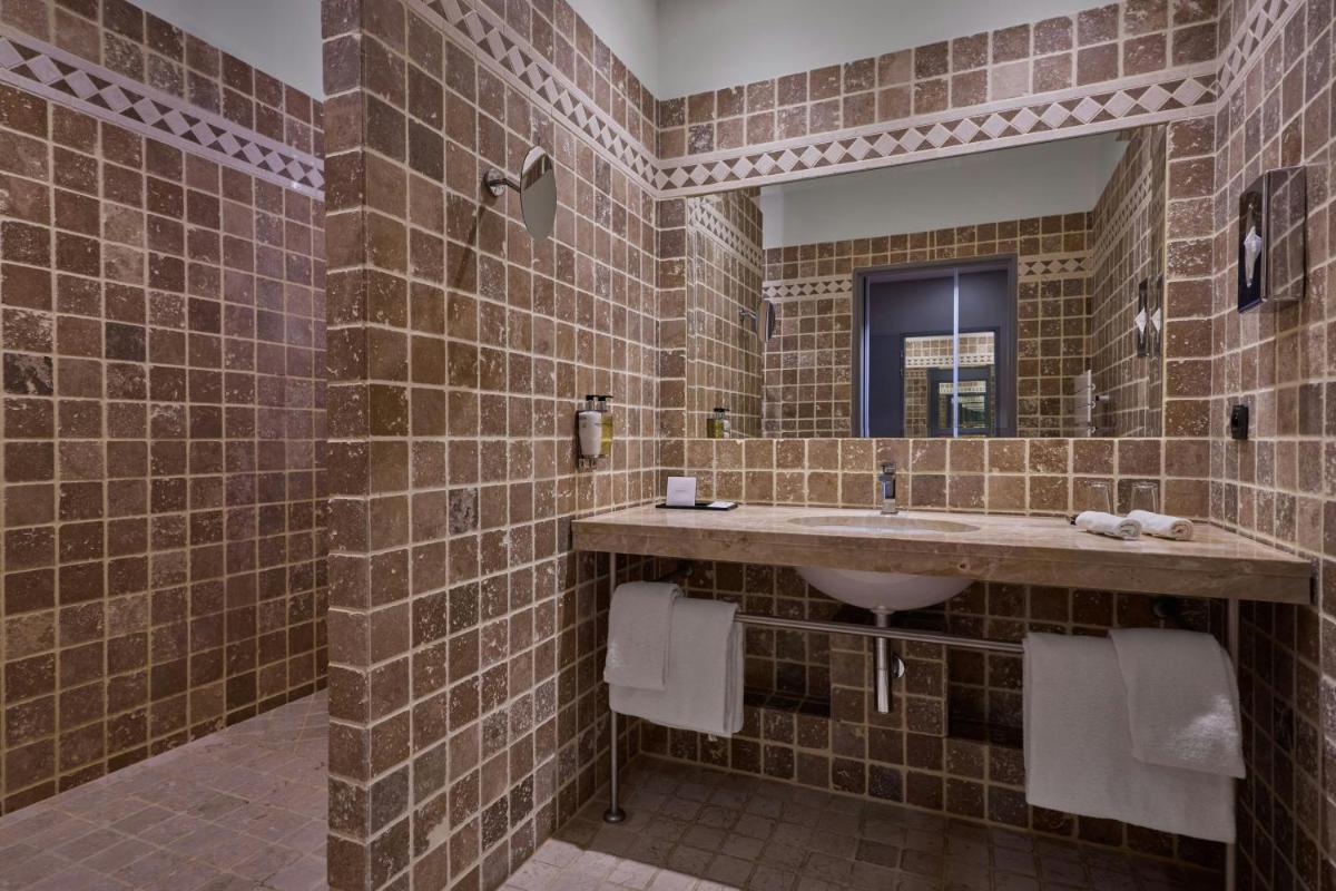 Hôtel de Bourgtheroulde, Autograph Collection