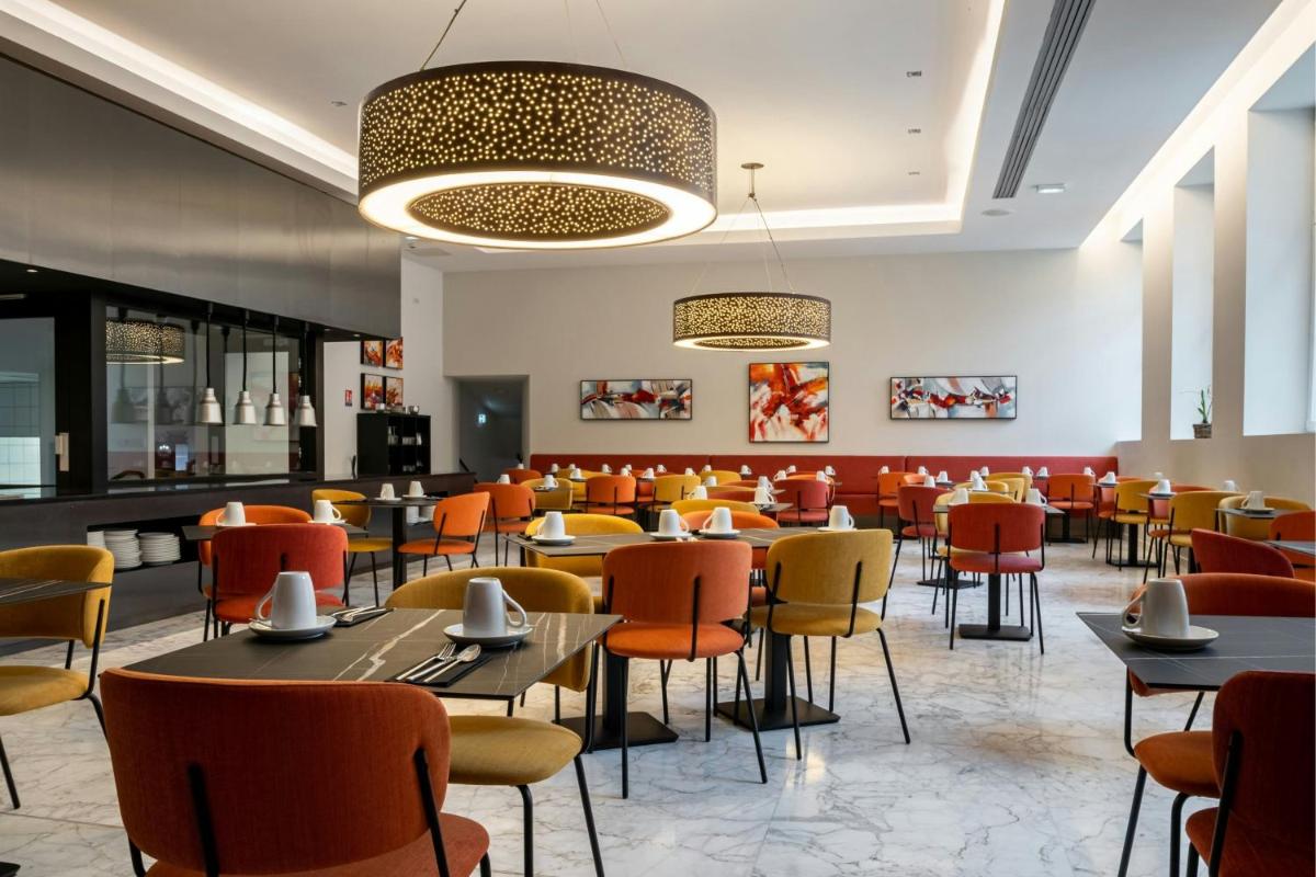 Hôtel de Bourgtheroulde, Autograph Collection