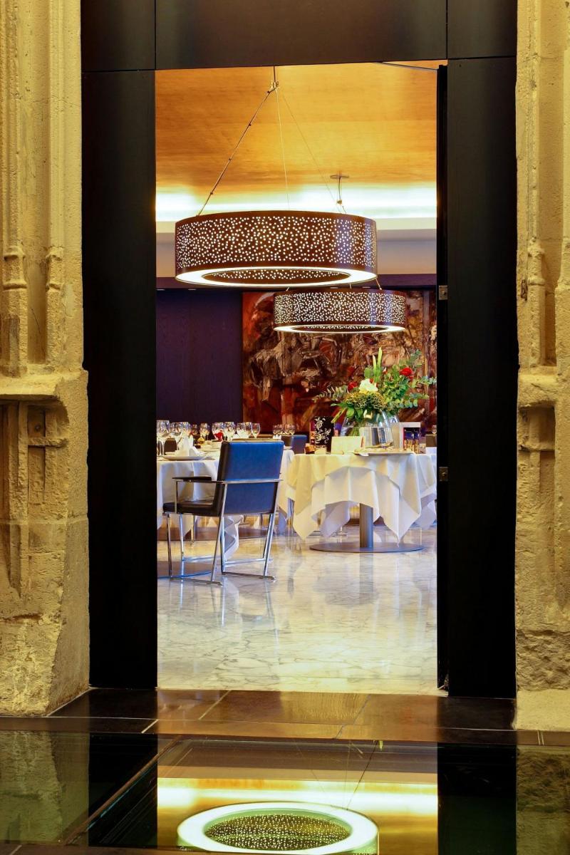 Hôtel de Bourgtheroulde, Autograph Collection