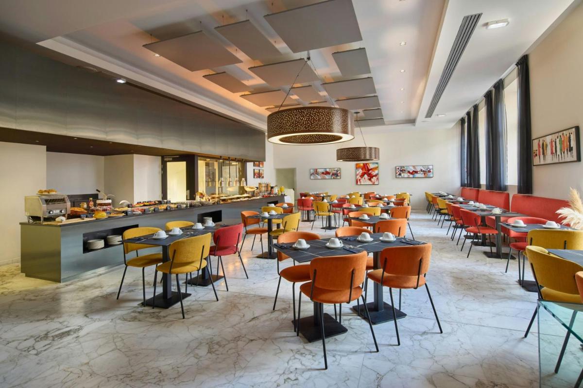 Hôtel de Bourgtheroulde, Autograph Collection