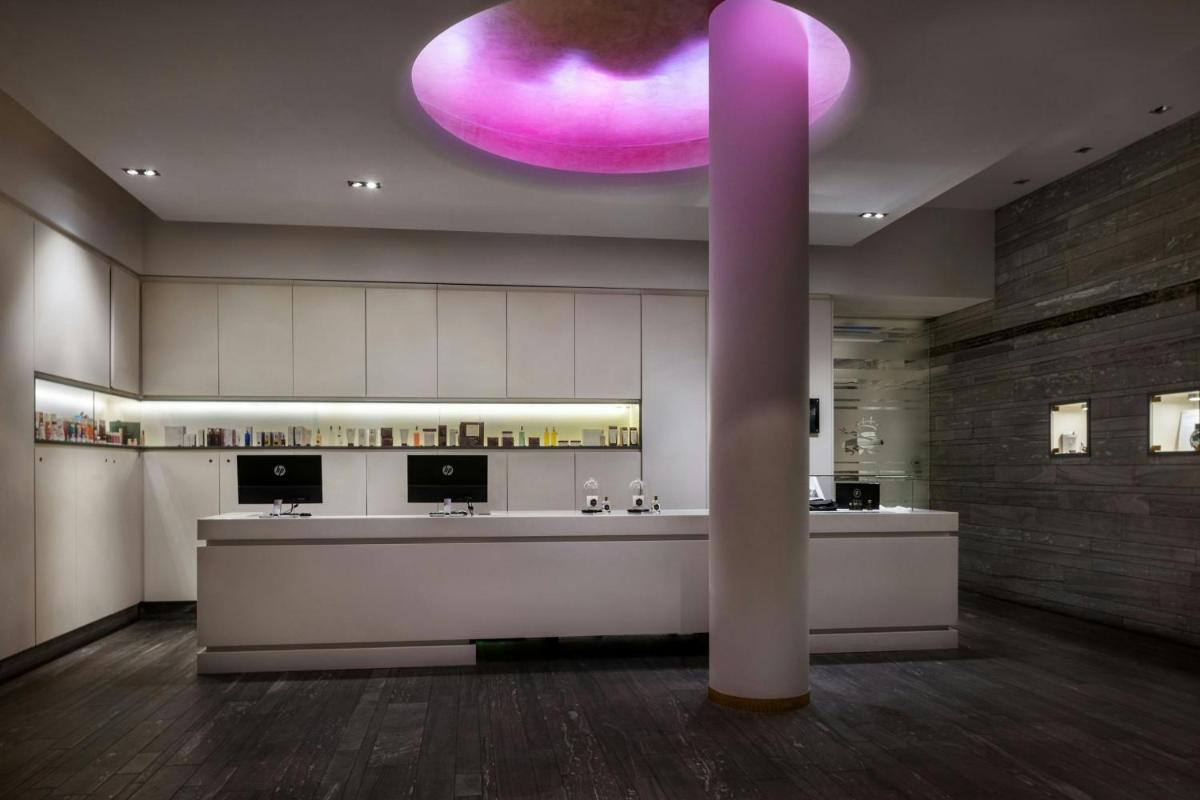 Hôtel de Bourgtheroulde, Autograph Collection