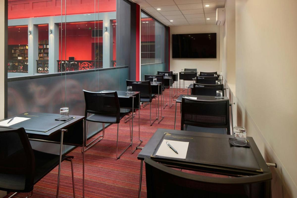 Hôtel de Bourgtheroulde, Autograph Collection