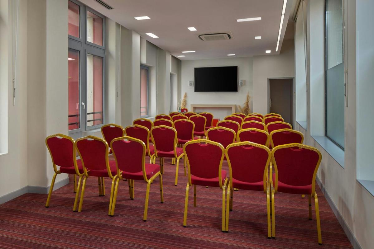 Hôtel de Bourgtheroulde, Autograph Collection